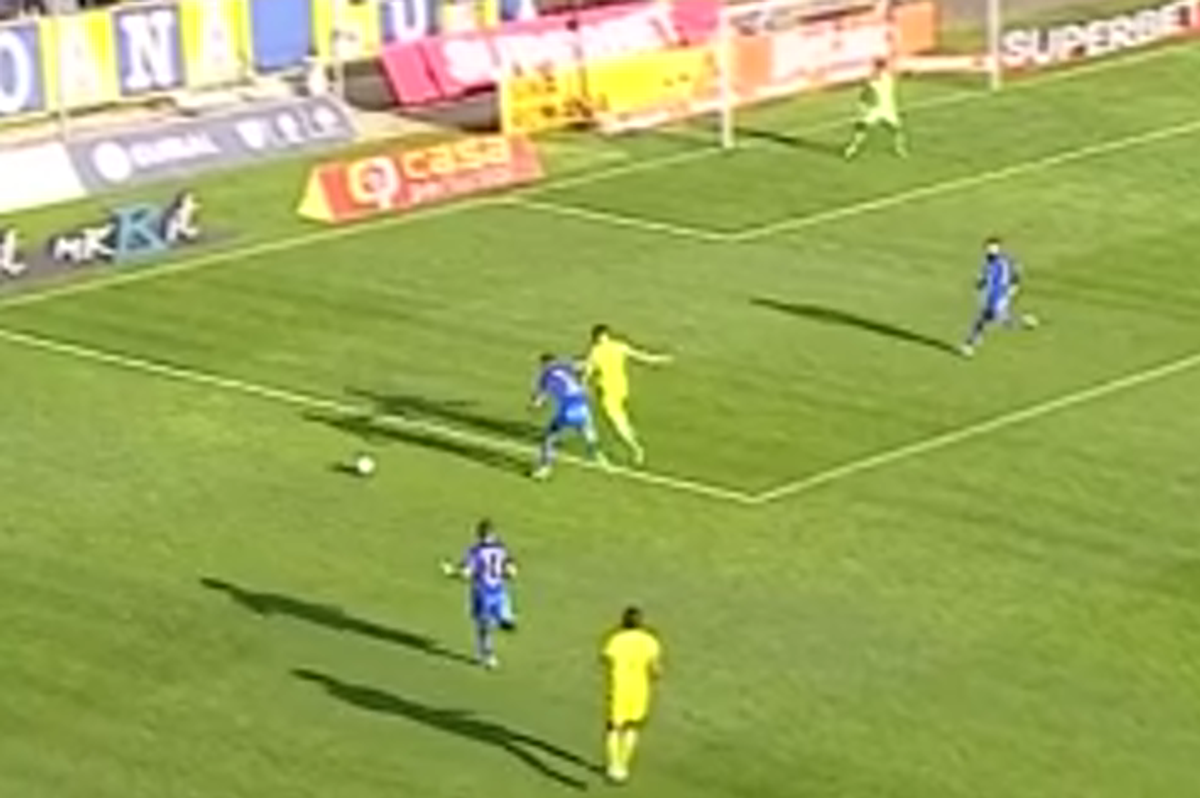 Gol ireal în Superligă » Gicu Grozav a înscris dintr-un unghi imposibil, după greșeli în lanț în defensiva adversă