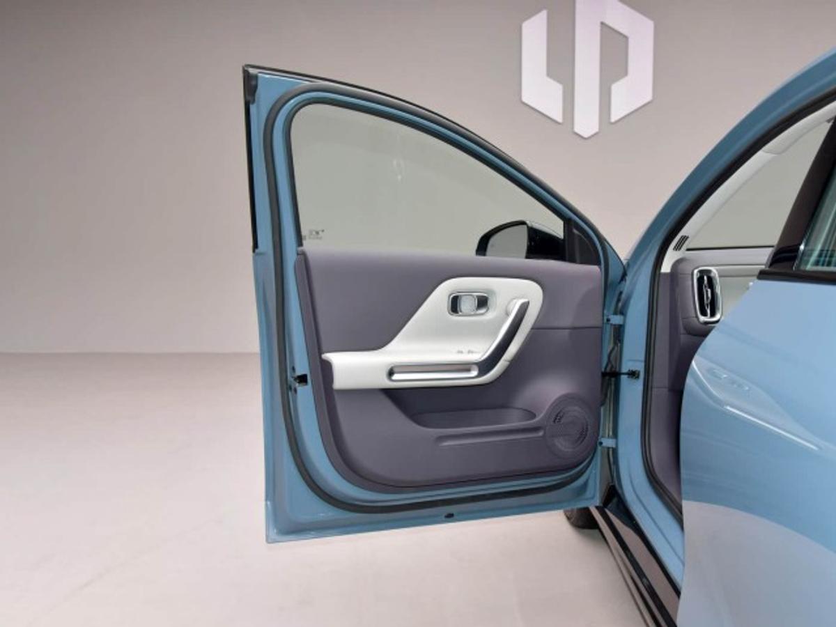 Cum arată modelul B01, primul sedan electric din catalogul Leapmotor