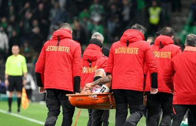 Scandal monstru la St. Etienne! „Roșu” retras, greșeală recunoscută. Arbitru lovit, meci întrerupt!