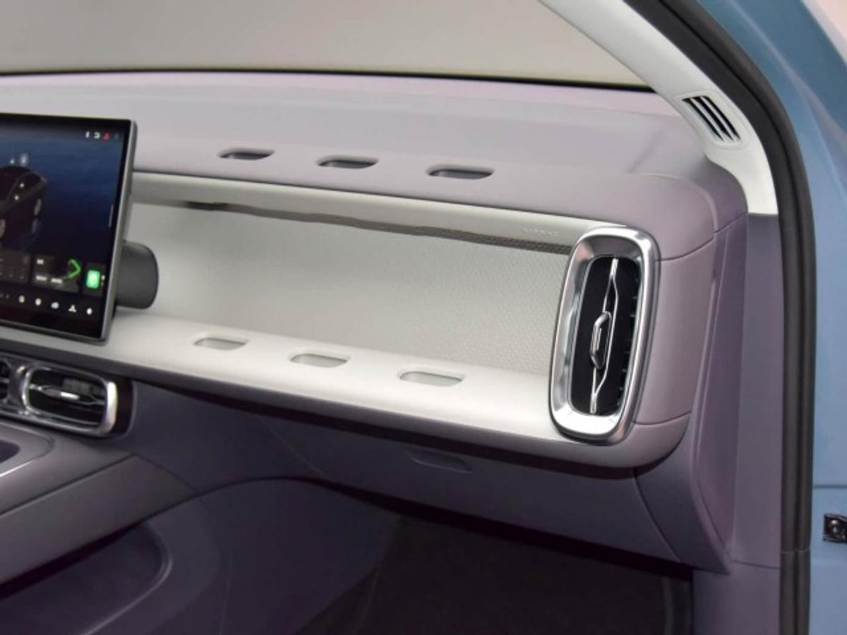 Cum arată modelul B01, primul sedan electric din catalogul Leapmotor