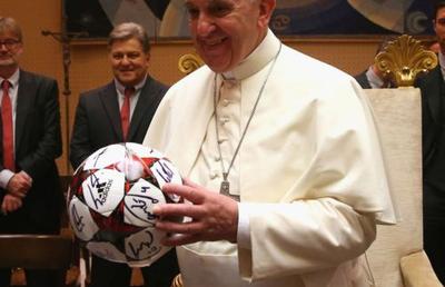 Lionel Messi îl omagiază pe Papa Francisc: „Mulțumesc pentru că ai făcut lumea mai bună”