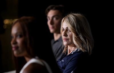 Secretele longevității cu Nadia Comăneci: „40 de minute de sport pe zi, oriunde m-aș afla” + Carl Lewis: „Nici acum nu pot face nenorocitul ăla de șpagat”
