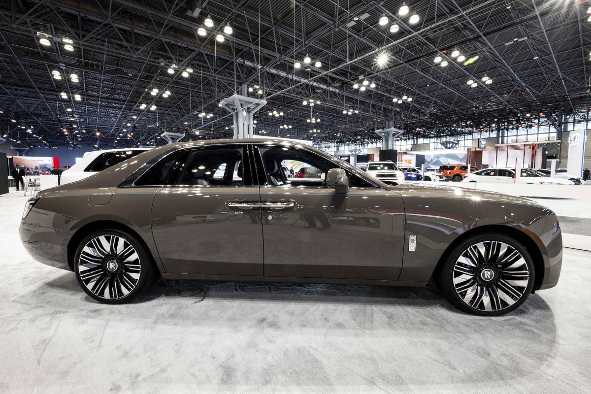 Rolls-Royce Ghost Black Badge 2021 - mașina lui Gigi Becali