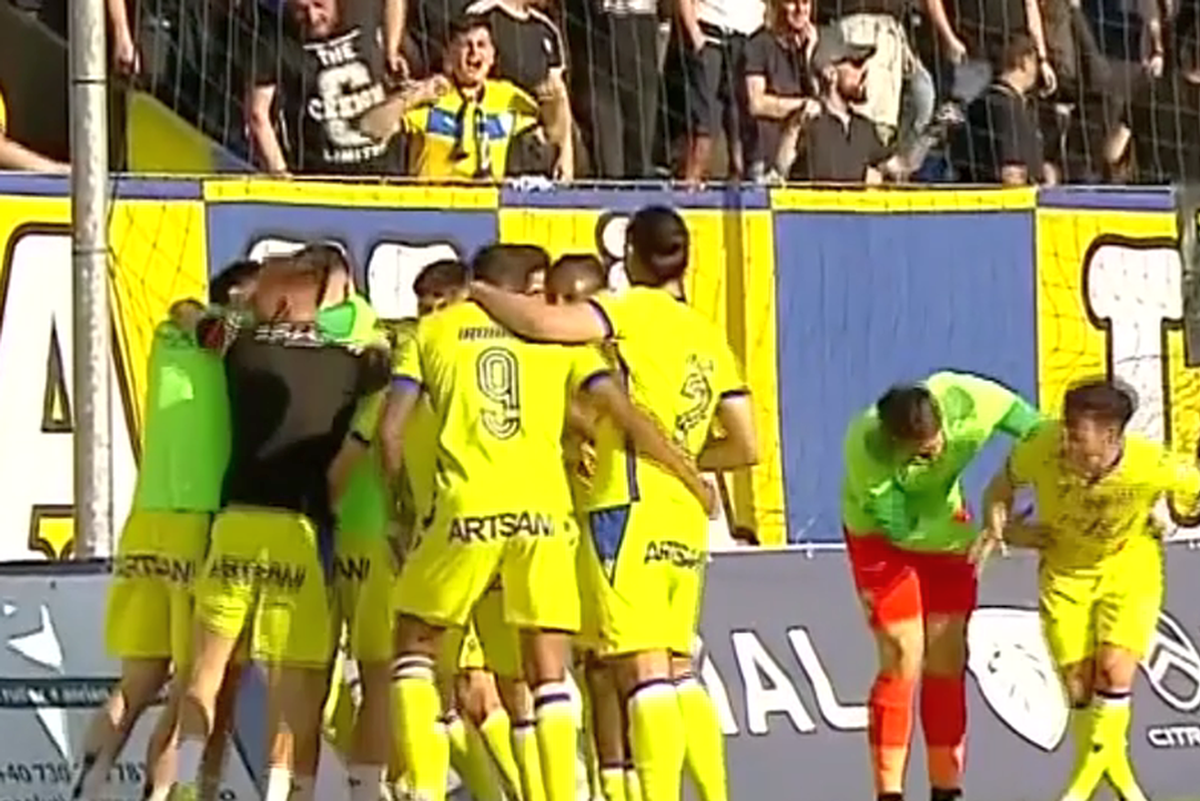 Gol ireal în Superligă » Gicu Grozav a înscris dintr-un unghi imposibil, după greșeli în lanț în defensiva adversă