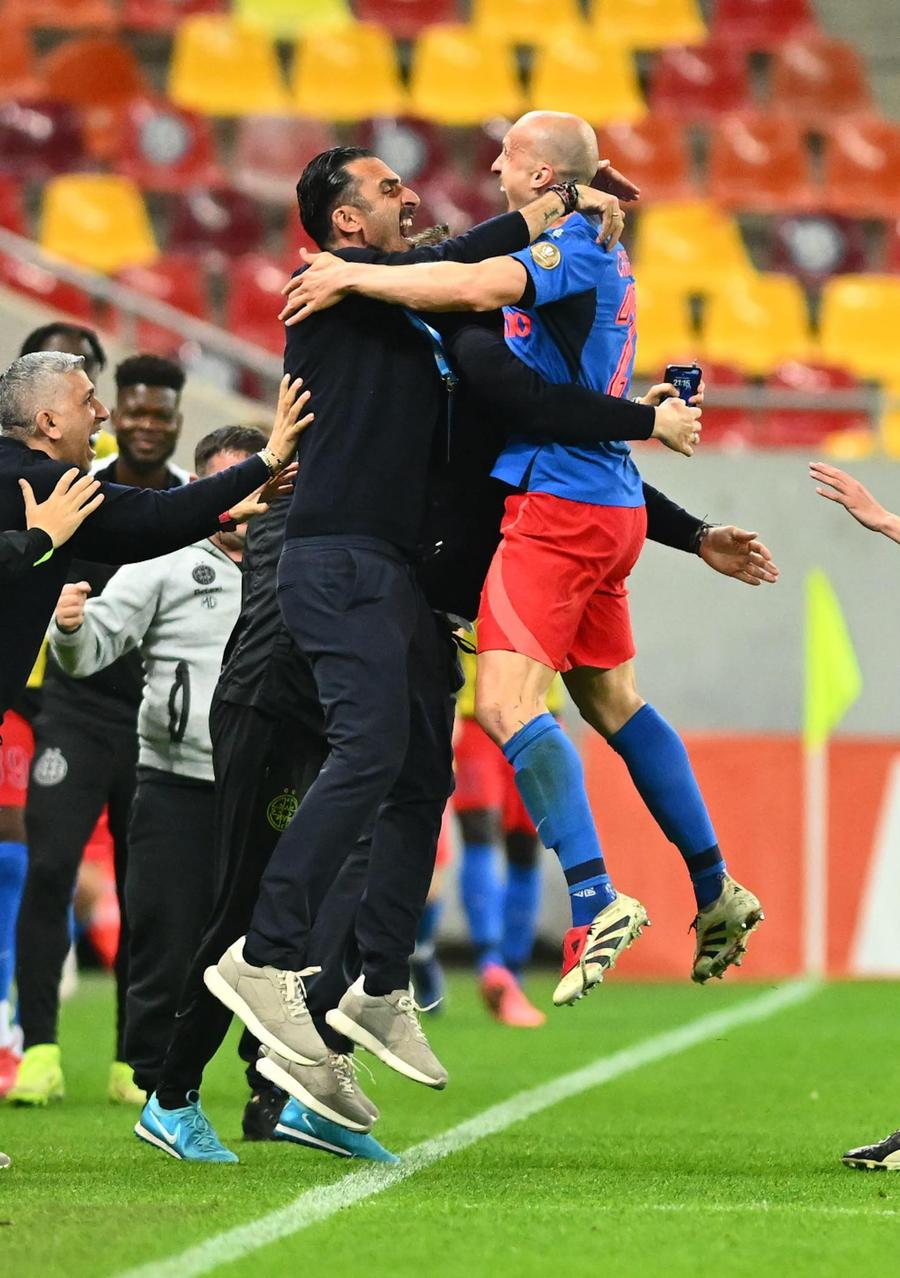 Fotografia postată de Mihai Stoica pe Facebook Mihai Stoica, după FCSB - CFR: „Un tânăr civil e mereu la noi în vestiar. Ăsta e numele lui”