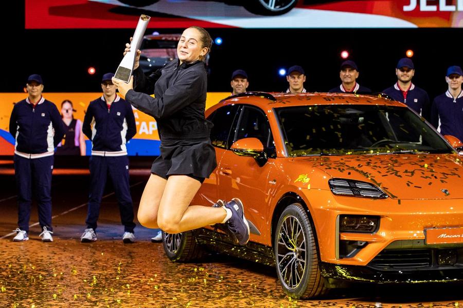 Dialogul haios între Aryna Sabalenka și Jelena Ostapenko după finala de la Stuttgart: „Distracție plăcută la volan” / „Cred că mă urăști”