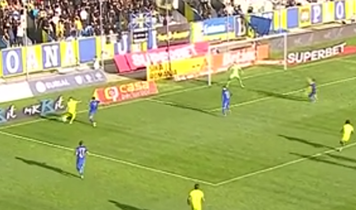 Gol ireal în Superligă » Gicu Grozav a înscris dintr-un unghi imposibil, după greșeli în lanț în defensiva adversă