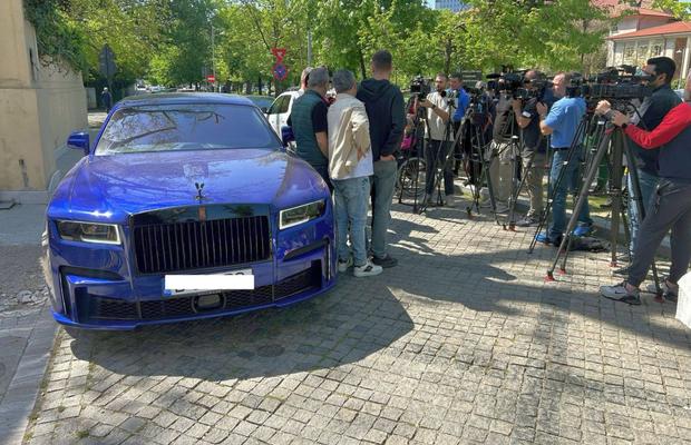 Gigi Becali a apărut la Palat cu noul supercar de 500.000 de euro: „Este cea mai bună dintre toate, doar cu ea mai merg”
