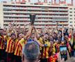 Clubul recunoscut pentru susținerea cauzelor antirasiste și antifasciste a promovat! Sărbătoare cu 6.000 de fani pe stadionul dintre blocuri