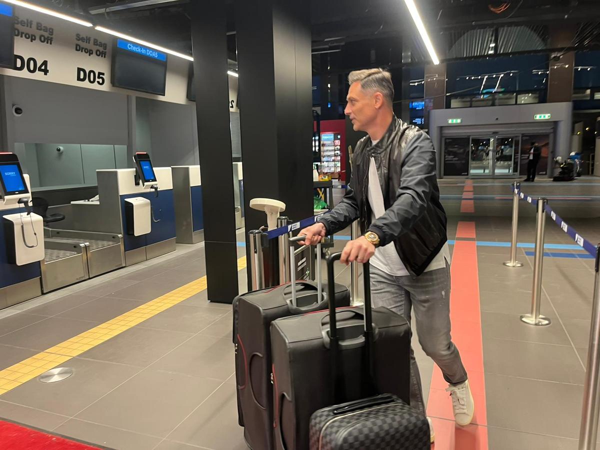 Mirel Rădoi și staff-ul lui, la plecarea din România