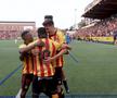 Clubul recunoscut pentru susținerea cauzelor antirasiste și antifasciste a promovat! Sărbătoare cu 6.000 de fani pe stadionul dintre blocuri