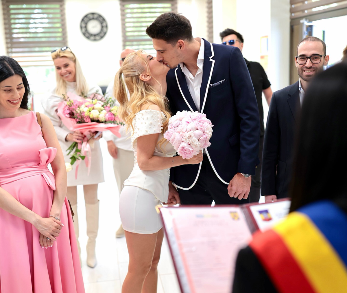 Andreea Bălan s-a căsătorit civil cu Victor Cornea