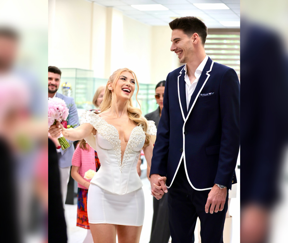 Andreea Bălan s-a căsătorit civil cu Victor Cornea