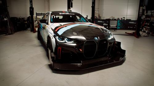 Cum transformi un BMW i4 într-un model de curse: