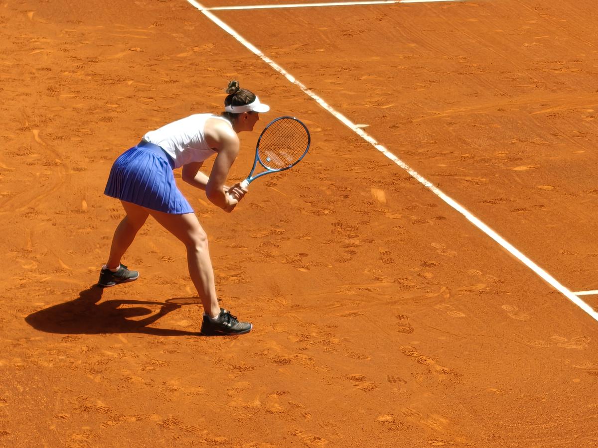 Irina Begu, revenire cu înfrângere la Madrid » A ieșit de pe teren aruncând spectatorilor prosoape și stând la poze