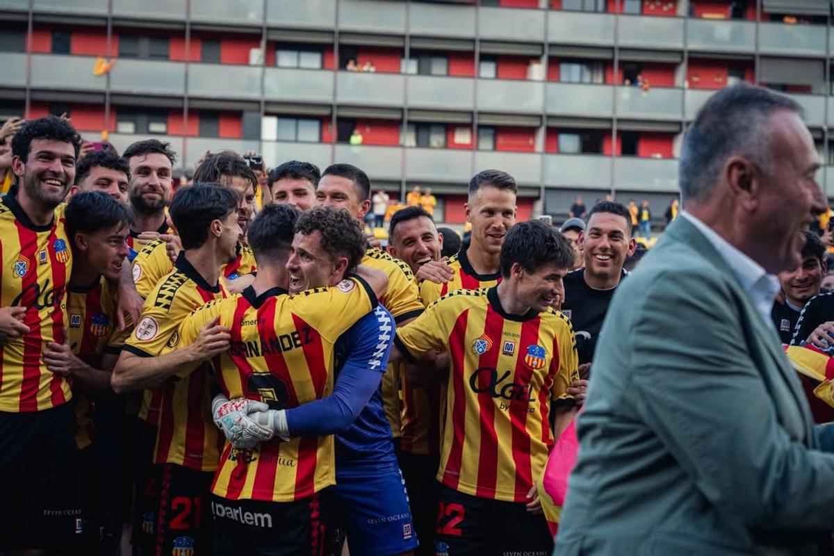 Sant Andreu a promovat în liga a treia din Spania + imagini cu stadionul