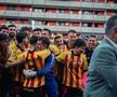 Clubul recunoscut pentru susținerea cauzelor antirasiste și antifasciste a promovat! Sărbătoare cu 6.000 de fani pe stadionul dintre blocuri