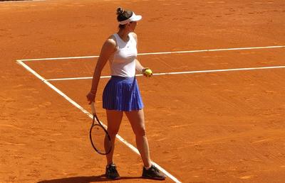 Irina Begu, revenire cu înfrângere la Madrid » A ieșit de pe teren aruncând spectatorilor prosoape și stând la poze