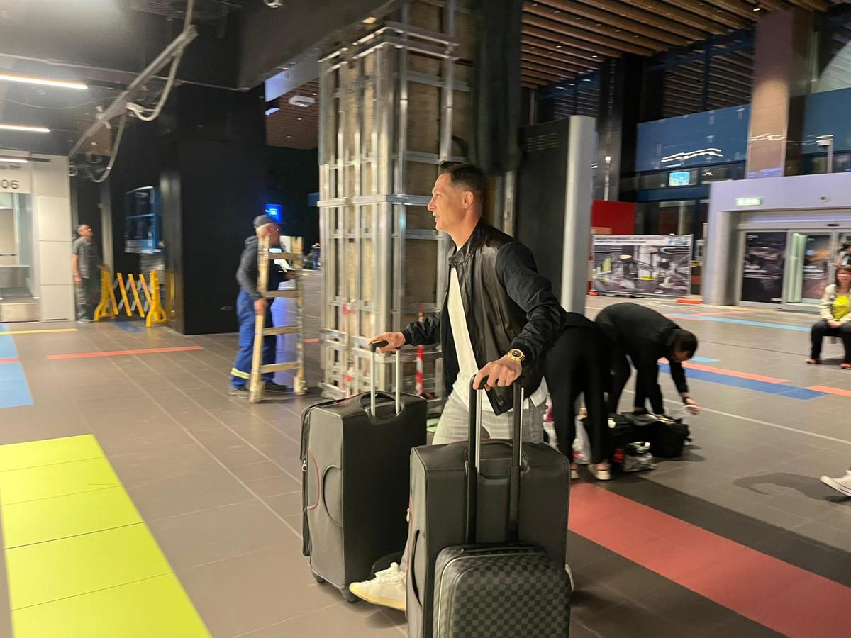 Mirel Rădoi și staff-ul lui, la plecarea din România