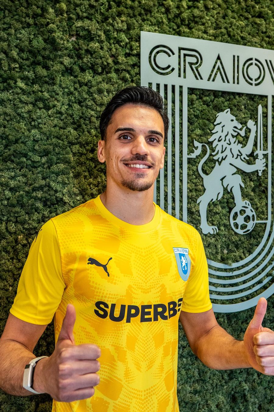 Joao Goncalves a fost prezentat de Craiova // foto: Facebook Universitatea Craiova și-a prezentat transferul făcut de urgență