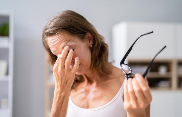 Poți amâna operația de cataractă? Care sunt riscurile dacă aștepți prea mult?