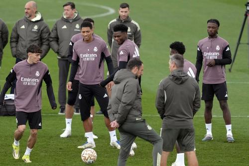 Manchester United vrea să îl transfere pe Aurelien Tchouameni // foto: Imago Images