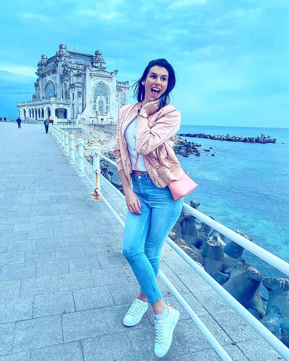 Denisa Dedu a spus „DA” » Frumoasa portăriță s-a logodit în mijlocul mării, pe iaht