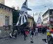 Fanii lui U Cluj și Dinamo au venit împreună la meciul de baraj: încurajări, dar și derapaje