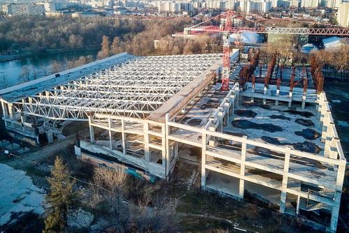 Așa arată acum patinoarul părăsit de constructor și abandonat de Primăria Capitalei // FOTO Raed Krishan