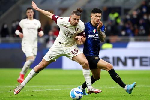 Radu Drăgușin, într-un meci cu Inter / Sursă foto: Guliver/Getty Images