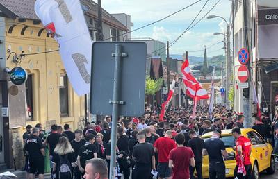 Fanii lui U Cluj și Dinamo au venit împreună la meciul de baraj: încurajări, dar și derapaje