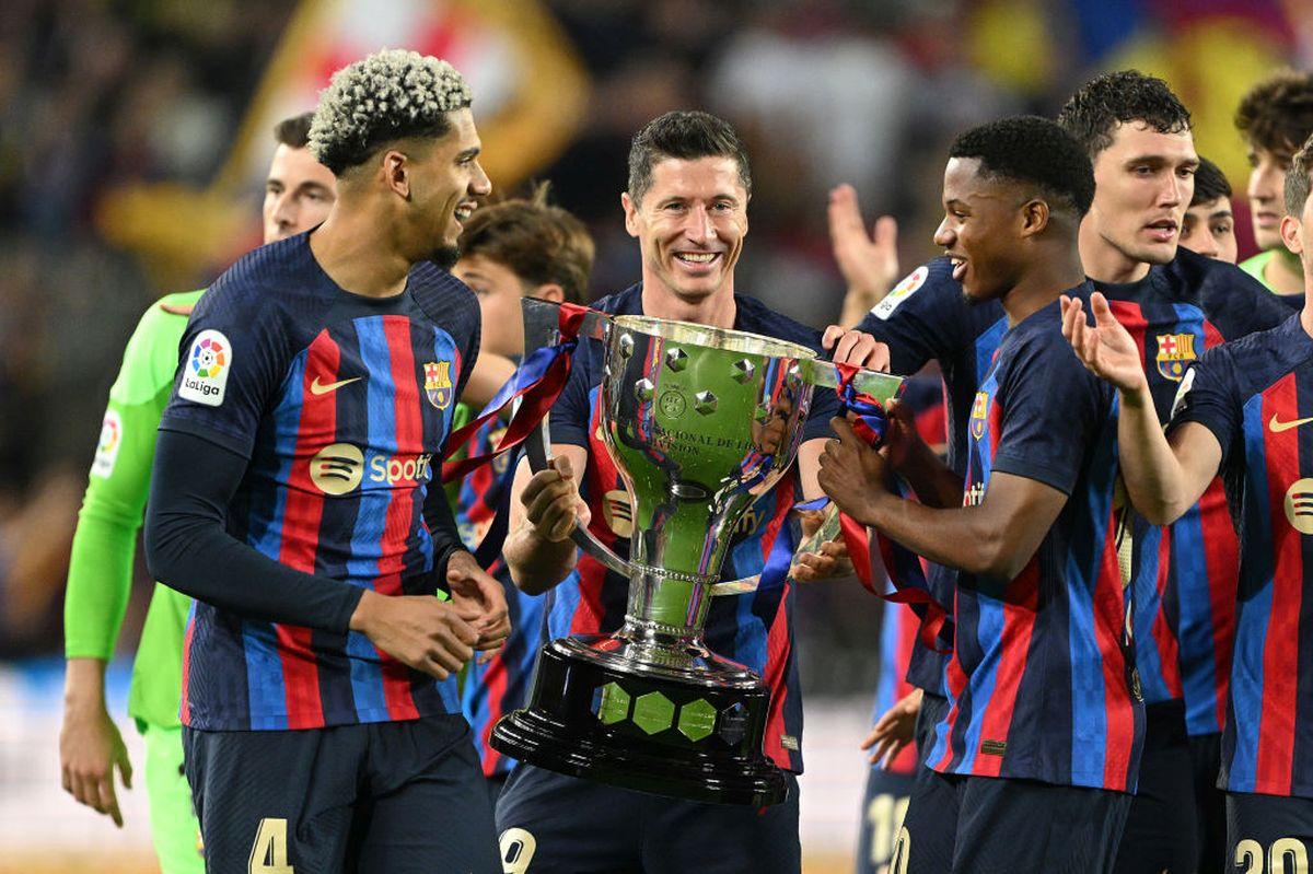 Barcelona a sărbătorit titlul în La Liga, alături de 88.000 de spectatori » Imagini spectaculoase