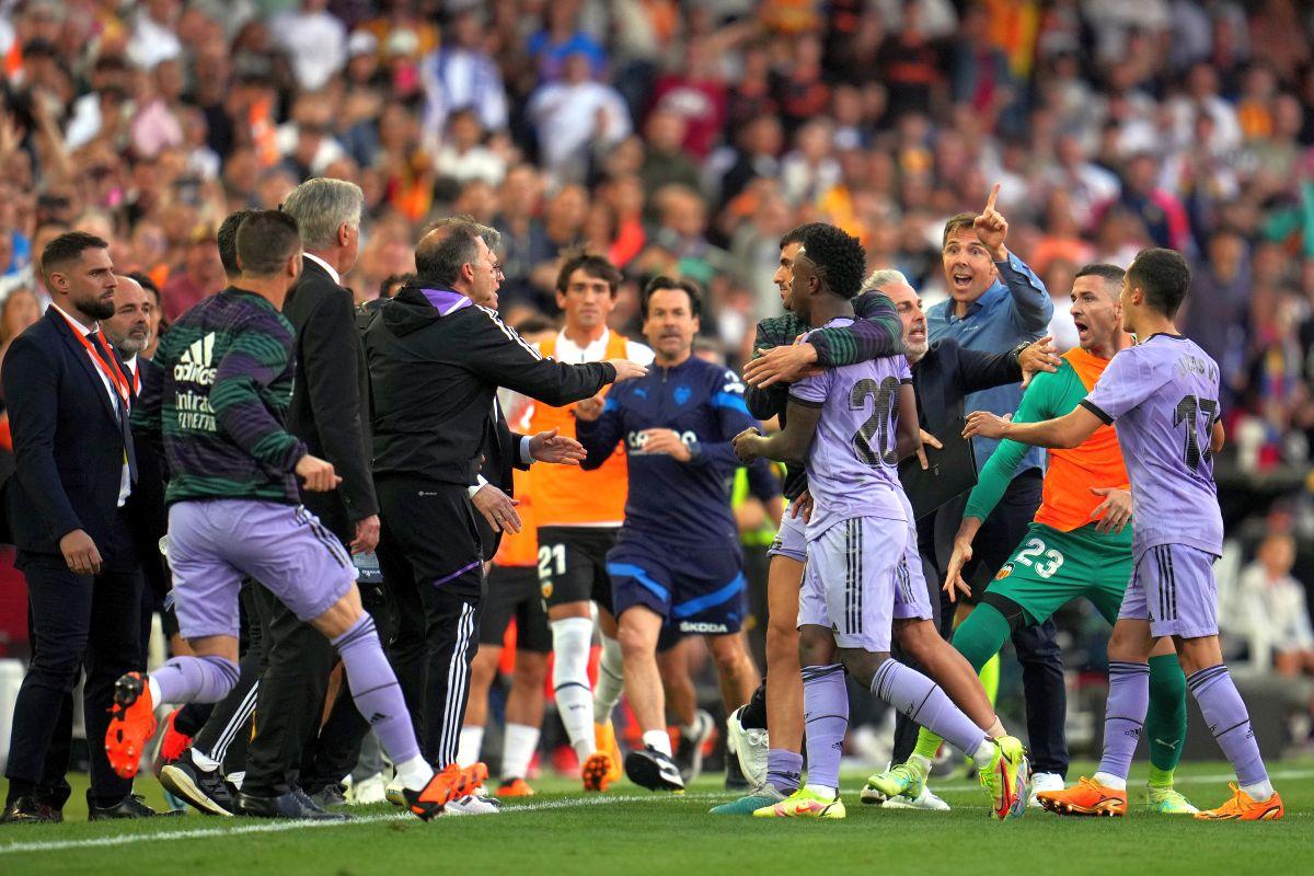 Raphinha, rivalul de la Barcelona, mesaj de susținere pentru conaționalul Vinicius Junior: „Va fi război!”
