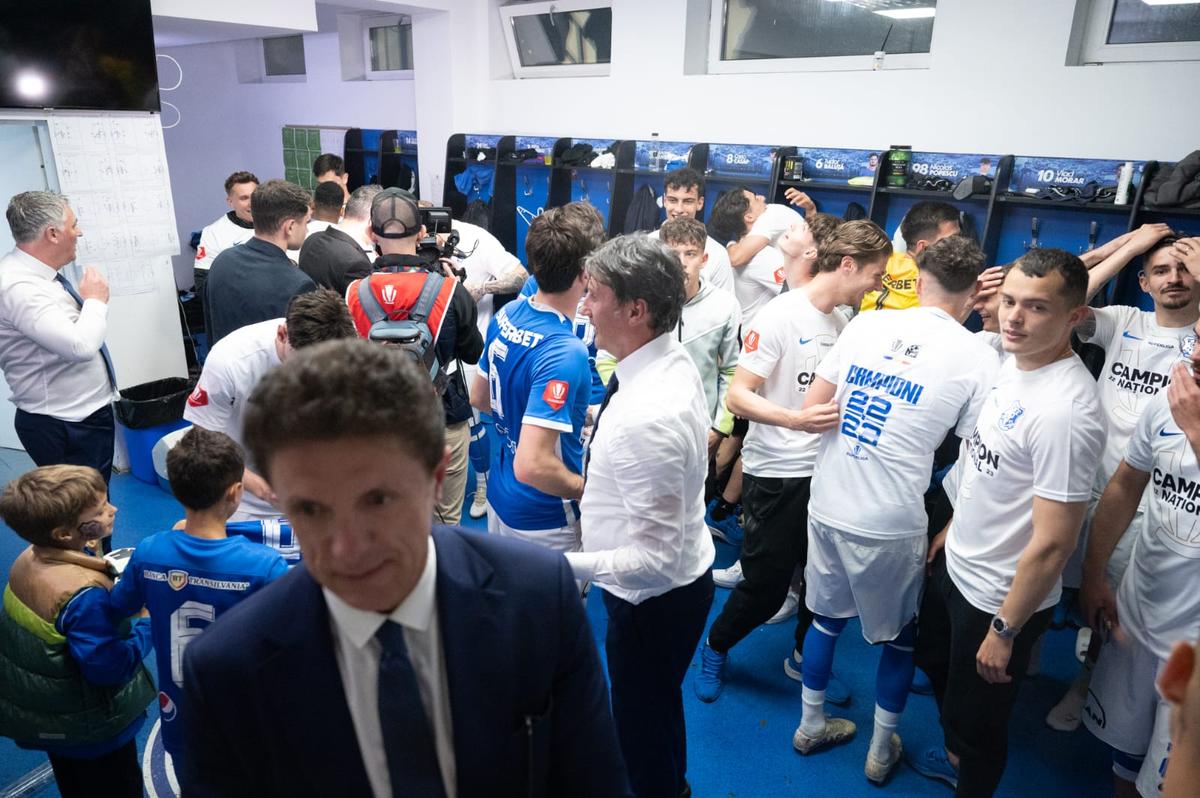 Petrecere în vestiar după Farul - FCSB, Hagi protagonist