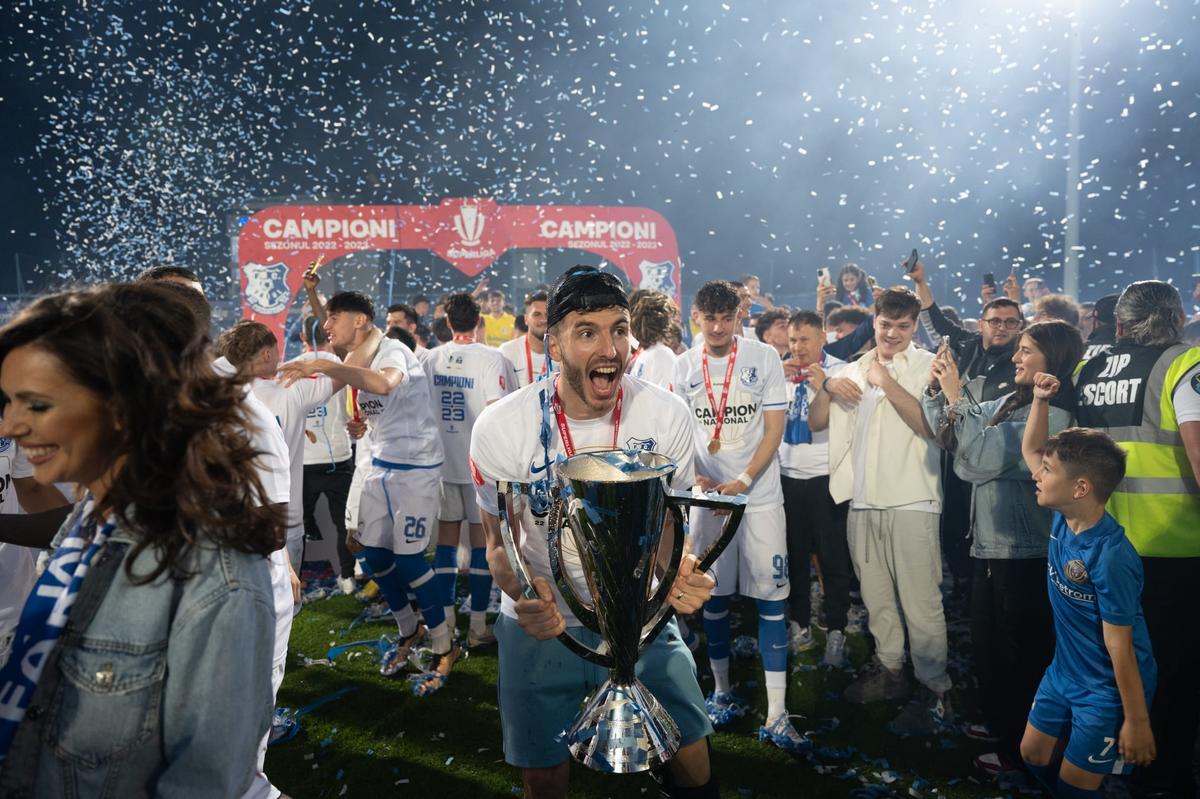 Eroarea lui Târnovanu a readus-o în joc pe Farul! Portarul celor de la FCSB și-a mușcat din tricou de ciudă