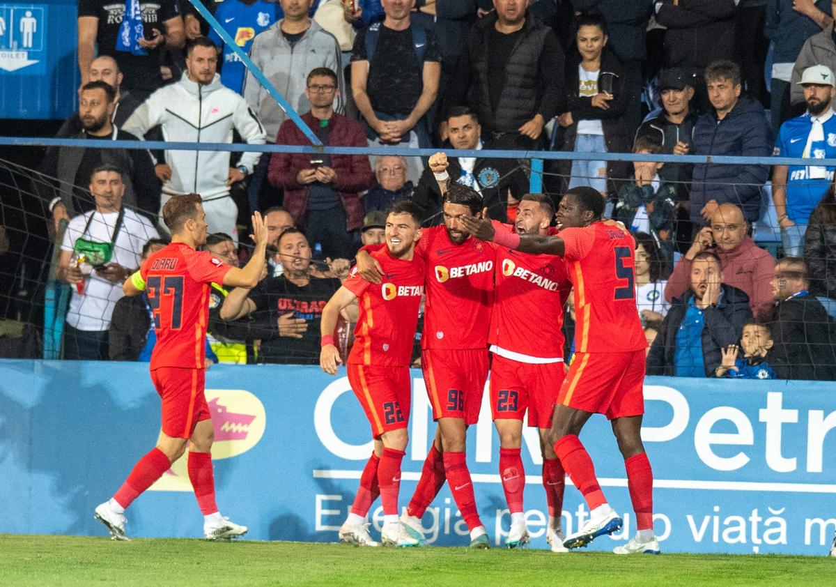 Eroarea lui Târnovanu a readus-o în joc pe Farul! Portarul celor de la FCSB și-a mușcat din tricou de ciudă