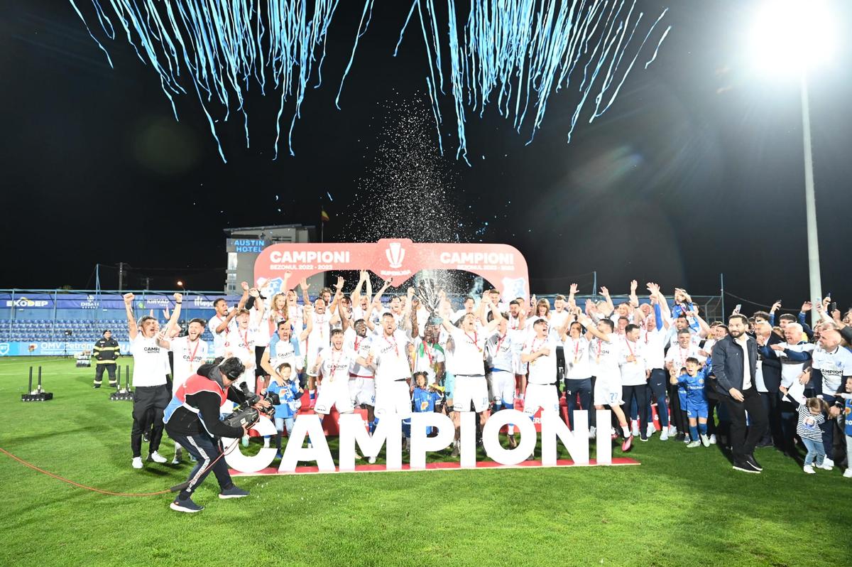 Eroarea lui Târnovanu a readus-o în joc pe Farul! Portarul celor de la FCSB și-a mușcat din tricou de ciudă