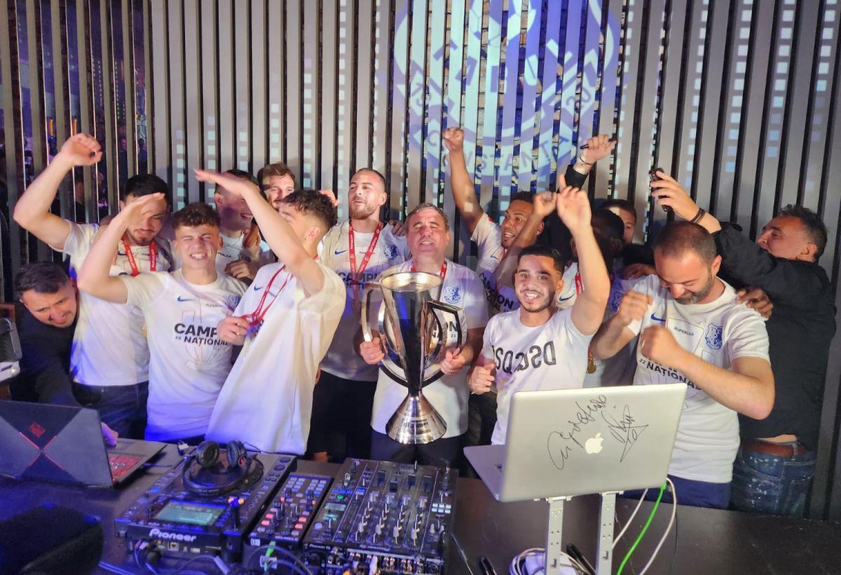 DJ Hagi in the club. Imagini de la petrecerea Farului