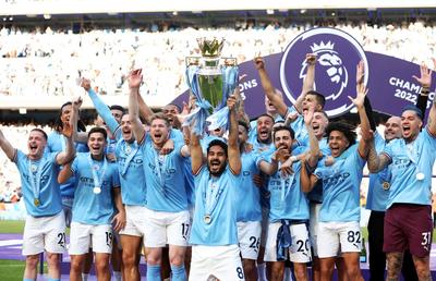 Manchester City - Chelsea 1-0 » „Cetățenii” lui Guardiola au sărbătorit titlul pe „Etihad”. Imagini spectaculoase de la decernarea trofeului