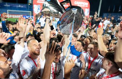 „Înțepături” printre șampanie și confetti  » Liderul Farului n-a uitat de declarațiile sfidătoare de la FCSB: „Așa credeau unii”
