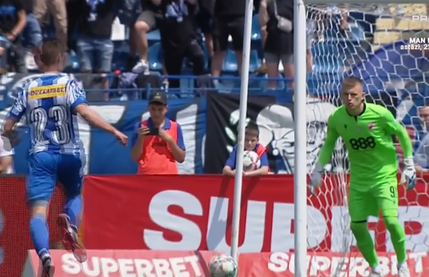 Gafă imensă în Poli Iași - Dinamo. Cum au luat gol „câinii” în minutul 9