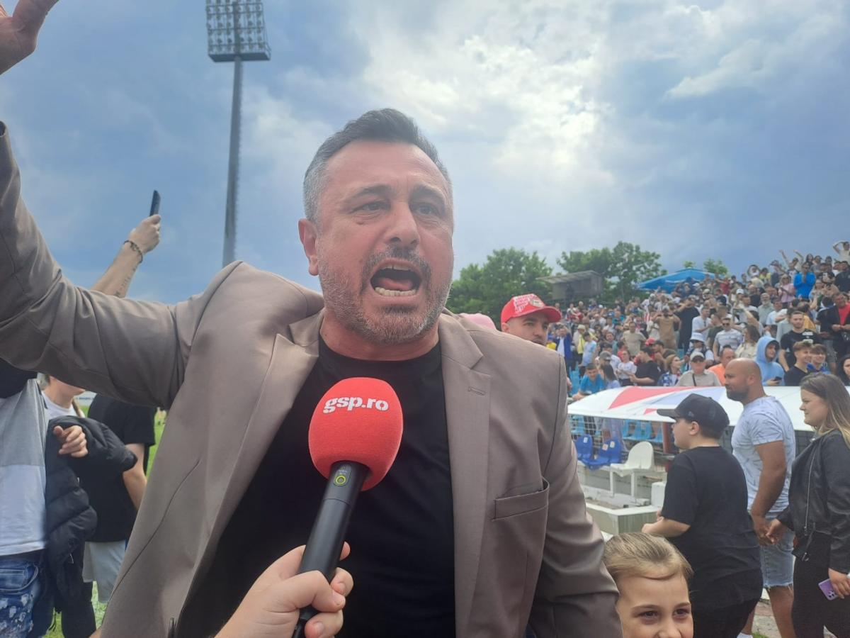 Dorinel a pățit-o precum Robben! » Imagini în exclusivitate din vestiarul Oțelului după promovare