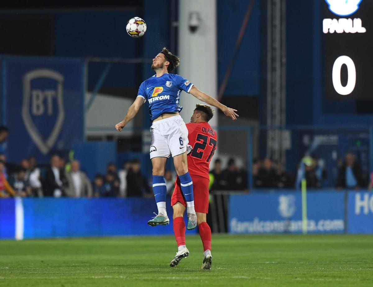 Eroarea lui Târnovanu a readus-o în joc pe Farul! Portarul celor de la FCSB și-a mușcat din tricou de ciudă