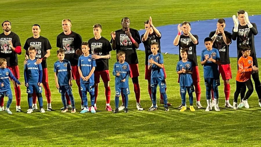 Nu s-a văzut la TV » 5 momente surprinse înainte de Farul - FCSB: fotbalistul venit în cârje la interviuri
