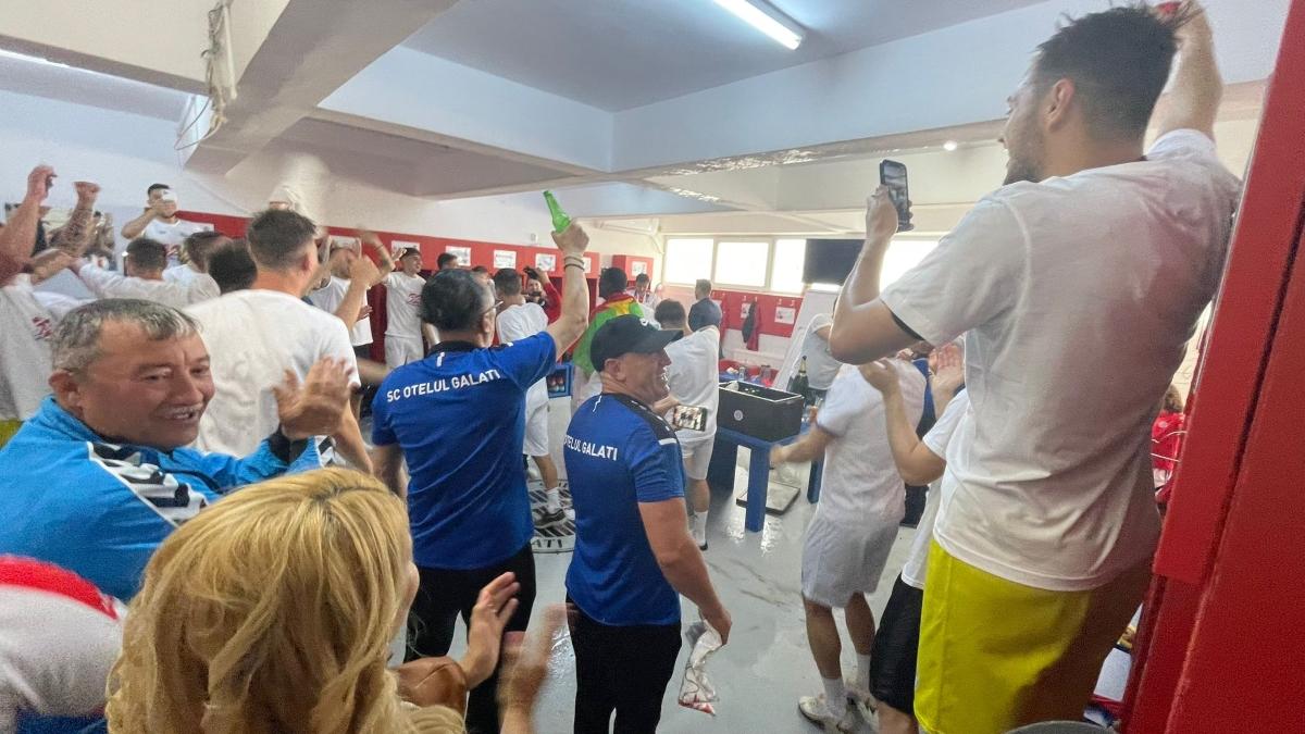 Cele mai nebune imagini de la sărbătoarea promovării Oțelului