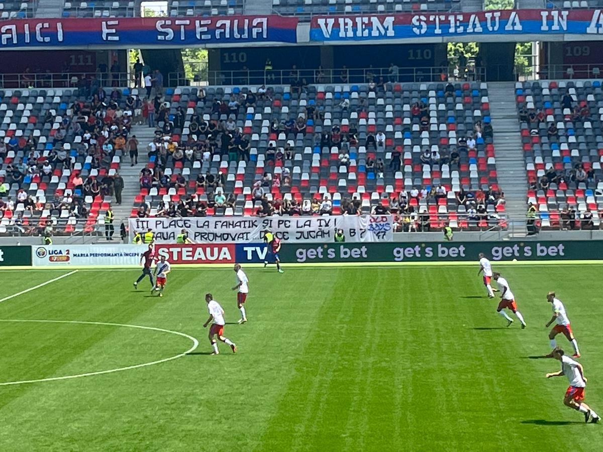 Fanii CSA Steaua, mesaje dure către Florin Talpan și conducerea clubului: „Circ ieftin la TV ai etalat / Privim versiunea 2.0 de la Palat”