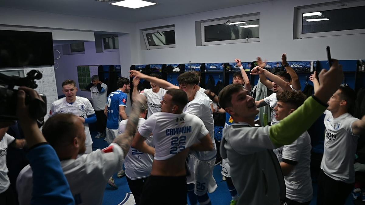 Petrecere în vestiar după Farul - FCSB, Hagi protagonist