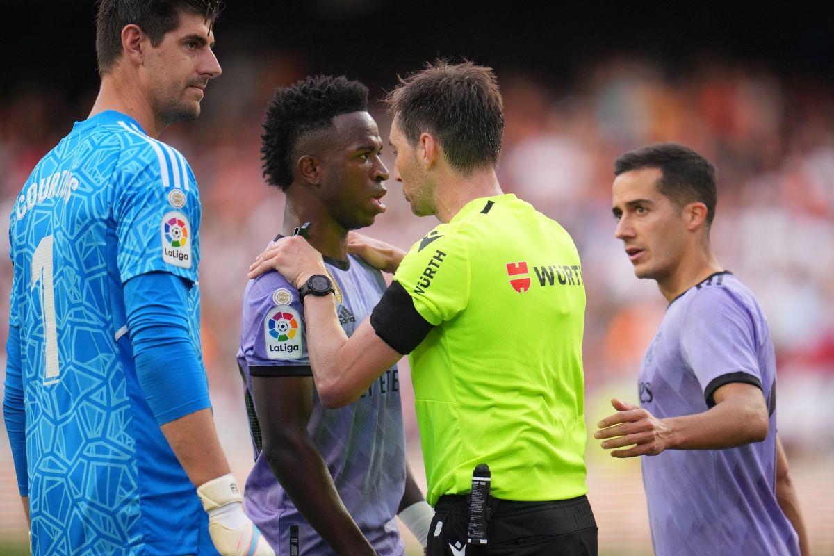 Raphinha, rivalul de la Barcelona, mesaj de susținere pentru conaționalul Vinicius Junior: „Va fi război!”
