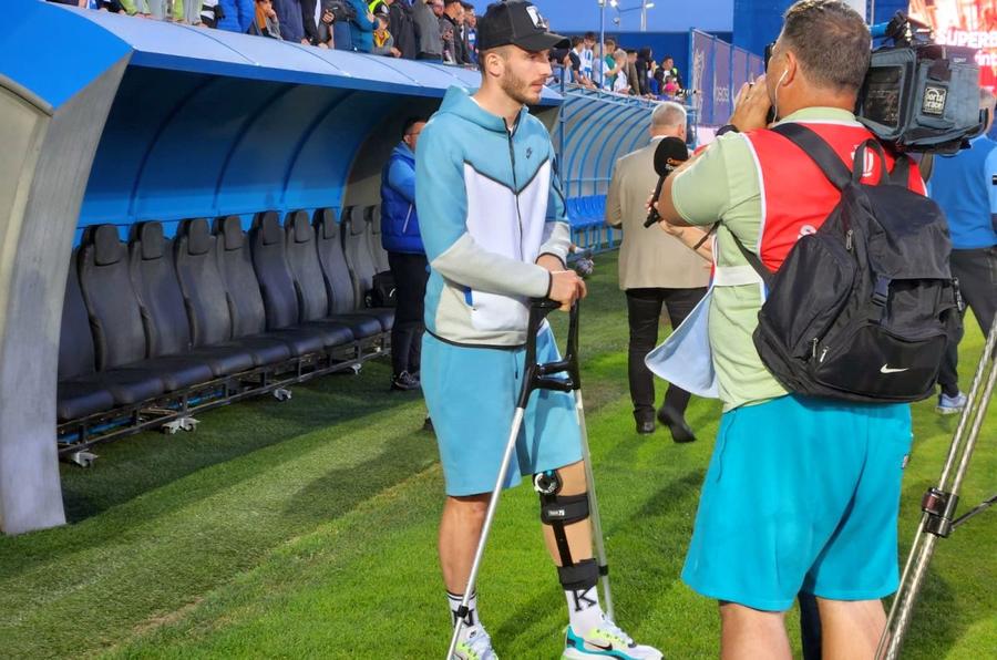 Mihai Popescu, în cârje la interviuri Nu s-a văzut la TV » 5 momente surprinse înainte de Farul - FCSB: fotbalistul venit în cârje la interviuri