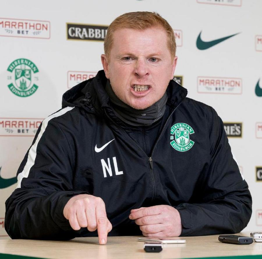 Neil Lennon, într-o conferință de presă pe când o antrena pe Hibernian. Foto: Hibernian Persecutat sau „bad boy” ascuns? Portretul neștiut al lui Neil Lennon, noul antrenor de la Rapid